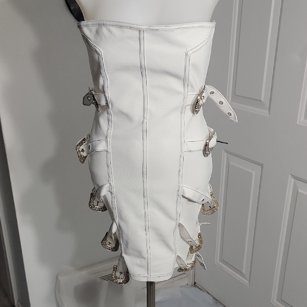 White Denim Black Stitching w readjustable Side belt buckle Strap-Detail Skirt M
